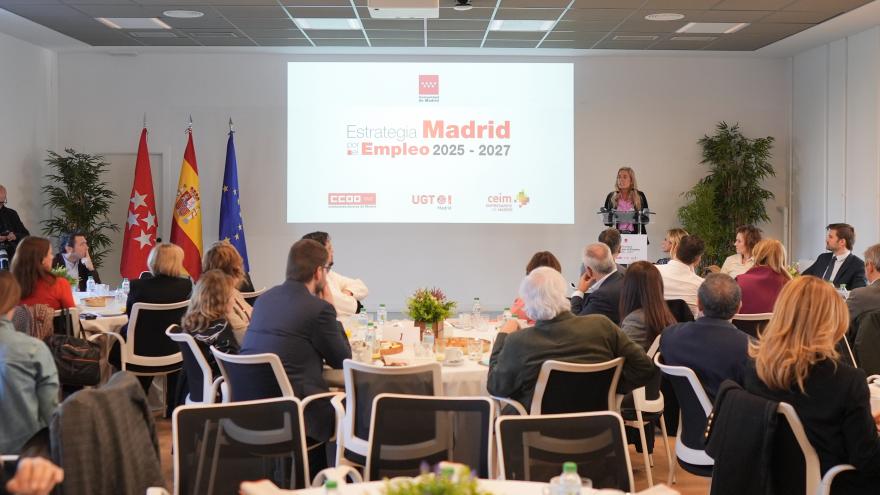 La consejera Rocío Albert durante la presentación de la Estrategia Madrid por el Empleo 2025/27