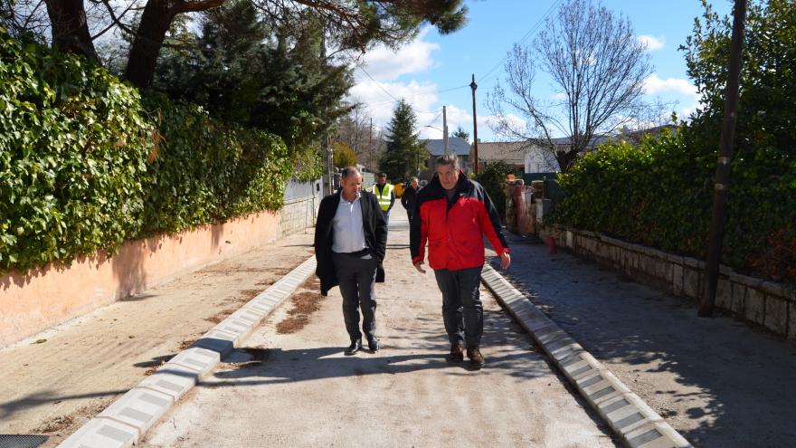 La Comunidad de Madrid inicia una nueva fase de la operación asfalto en el municipio de Cercedilla José Antonio Sánchez comprueba el estado de las obras en Cercedilla