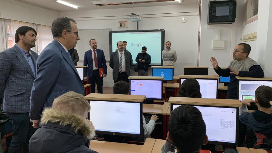 Enrique Ossorio visita el instituto Rosa Chacel Enrique Ossorio durante su visita al instituto Rosa Chacel