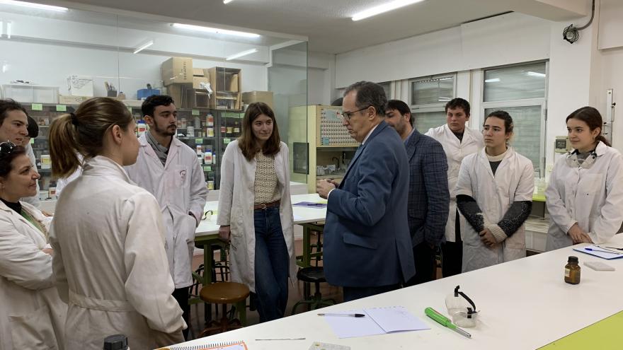 Enrique Ossorio visita el instituto Rosa Chacel Enrique Ossorio durante su visita al instituto Rosa Chacel