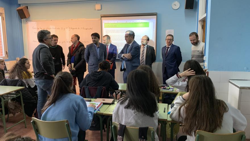 Enrique Ossorio visita el instituto Rosa Chacel Enrique Ossorio durante su visita al instituto Rosa Chacel
