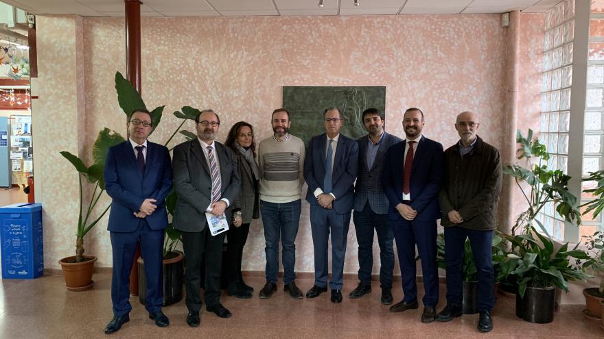 Enrique Ossorio visita el instituto Rosa Chacel Enrique Ossorio durante su visita al instituto Rosa Chacel