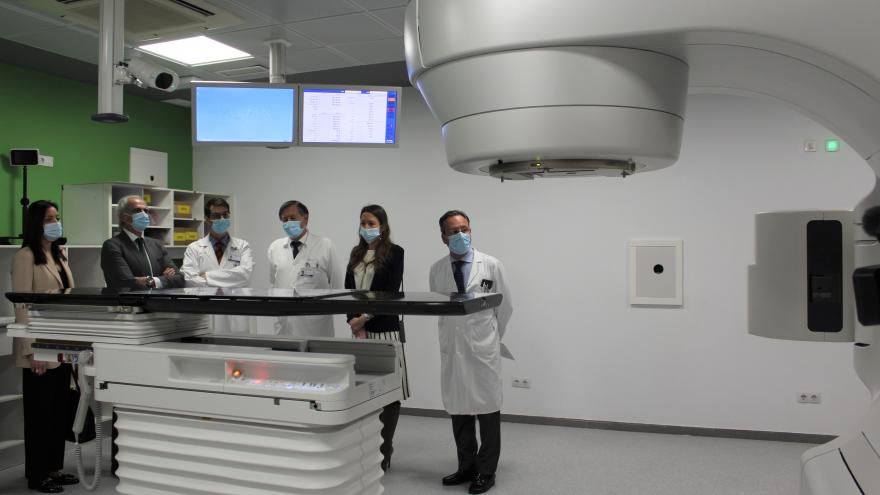 El consejero recorriendo las instalaciones