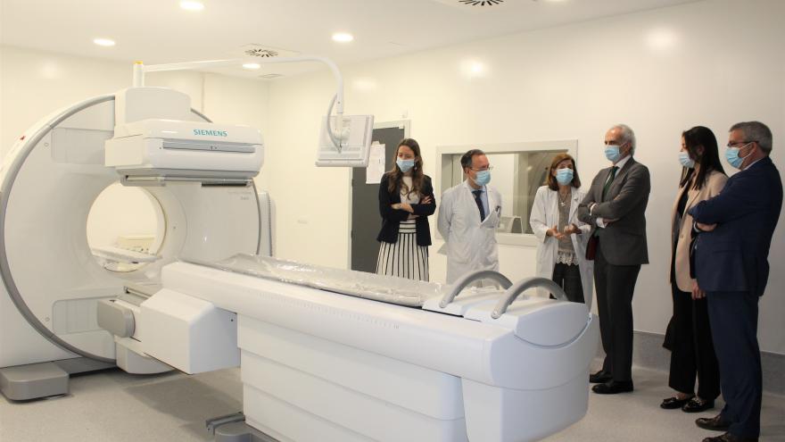 El consejero recorriendo las instalaciones