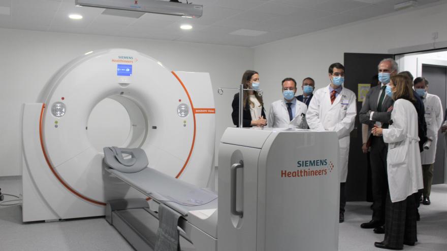 El consejero recorriendo las instalaciones