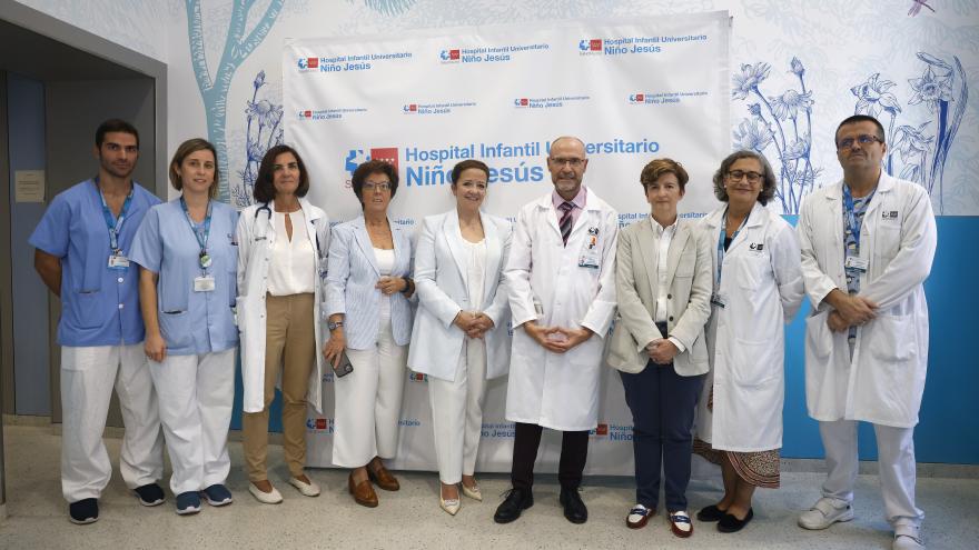 La consejera Fátima Matute ha visitado el Hospital público Infantil Universitario Niño Jesús, donde ha comenzado la campaña de inmunización La consejera durante su visita al hospital