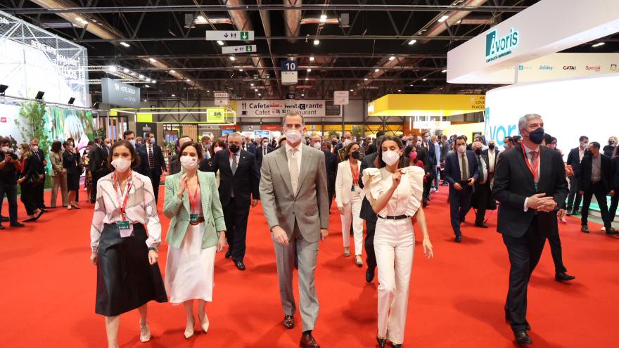 Díaz Ayuso participa en la inauguración de la Feria Internacional de Turismo FITUR 2021 presidida por SSMM los Reyes Díaz Ayuso participa en la inauguración de la Feria Internacional de Turismo FITUR 2021 presidida por SSMM los Reyes .