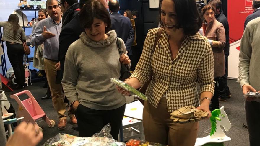 Ibarrola durante la visita al mercadillo solidario Ibarrola durante la visita al mercadillo solidario