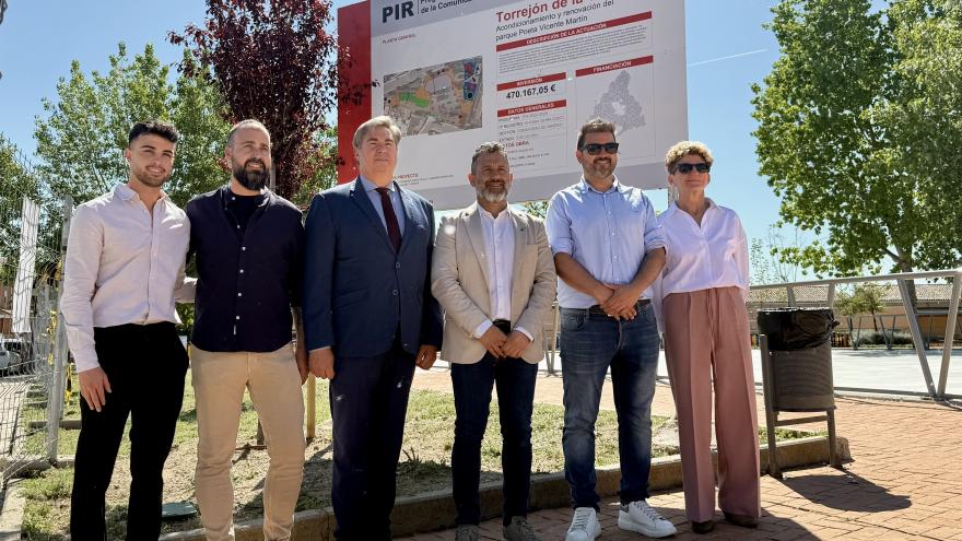El viceconsejero José Antonio Sánchez durante su visita a  Torrejón de la Calzada