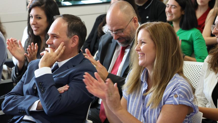 La consejera Ana Dávila durante la firma de un programa con la Federación de Plataformas Sociales Pinardi