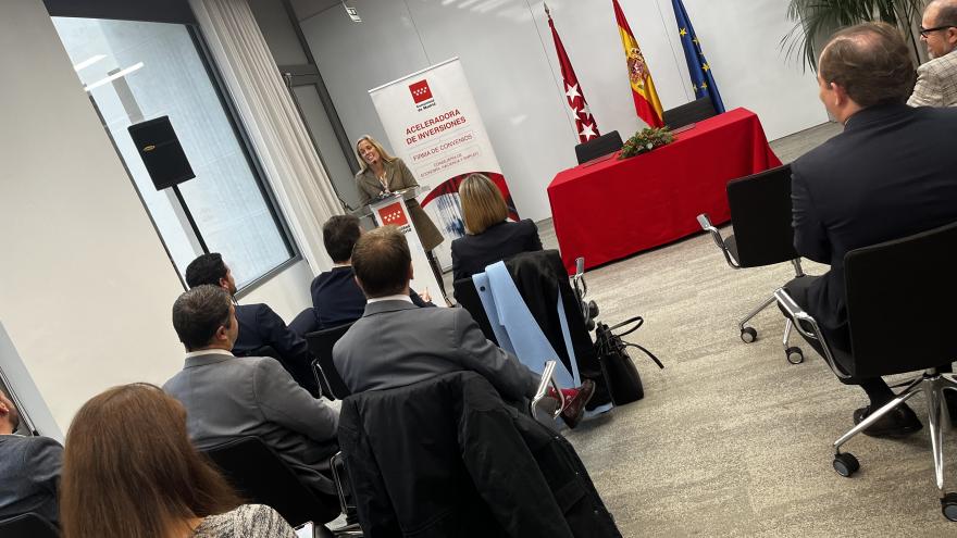La consejera Rocío Albert durante la firma de convenios de colaboración con municipios 