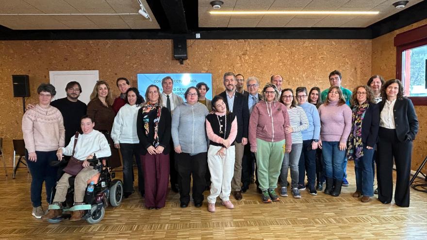 García Martín firma un convenio de colaboración con Plena Inclusión Madrid El consejero Miguel Ángel García Martín durante la firma del convenio