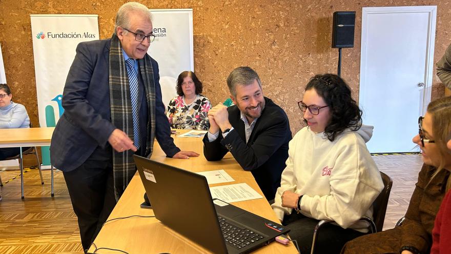 García Martín firma un convenio de colaboración con Plena Inclusión Madrid El consejero Miguel Ángel García Martín durante la firma del convenio