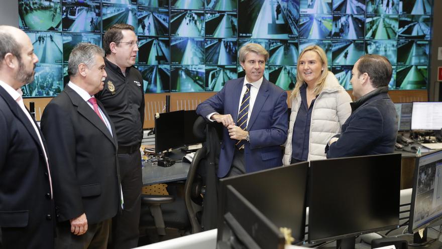 Garrido supervisa el dispositivo de Metro con motivo de las celebraciones de Nochevieja