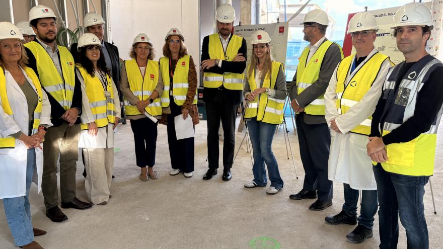 Gutiérrez visita las obras de construcción del nuevo centro de salud de El Molar La viceconsejera Laura Gutiérrez durante la visita a las obras