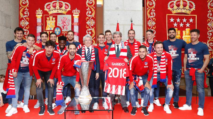 Garrido felicita a un Atlético de Madrid campeón, tras proclamarse ganador de la Europa League y de la Liga Femenina
