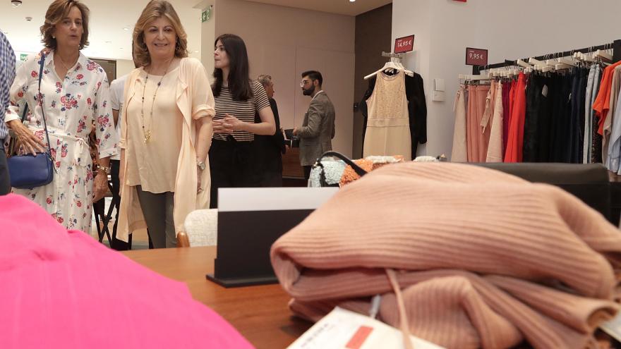 Engracia Hidalgo en tienda del centro especial de empleo