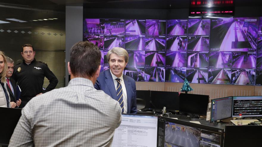 Garrido supervisa el dispositivo de Metro con motivo de las celebraciones de Nochevieja