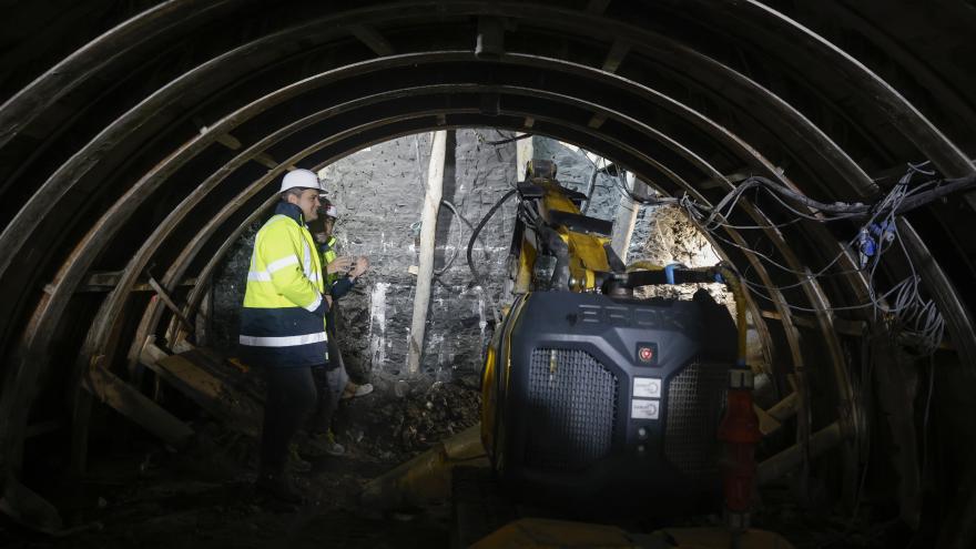 El consejero Jorge Rodrigo durante su visita a las obras de ampliación de la línea 3