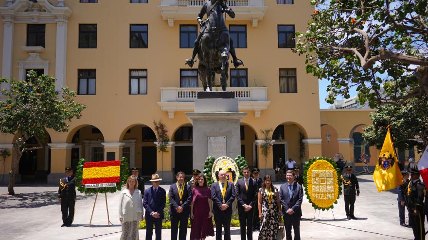 La presidenta Isabel Díaz Ayuso durante el homenaje a Pizarro en Lima