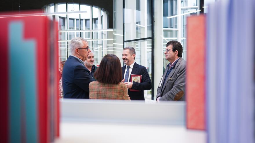 El consejero Mariano de Paco Serrano en el homenaje al escritor Luis Martín-Santos en el centenario de su nacimiento