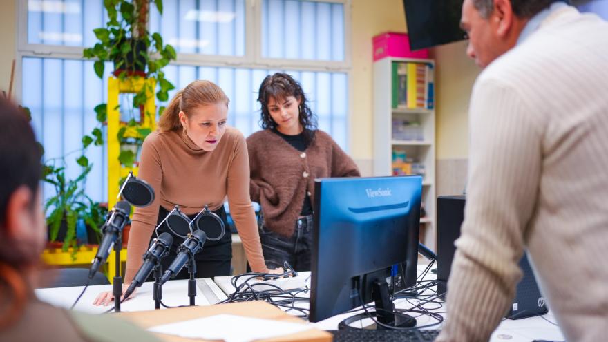 La consejera Ana Dávila durante su visita al Centro de Rehabilitación Laboral Villaverde