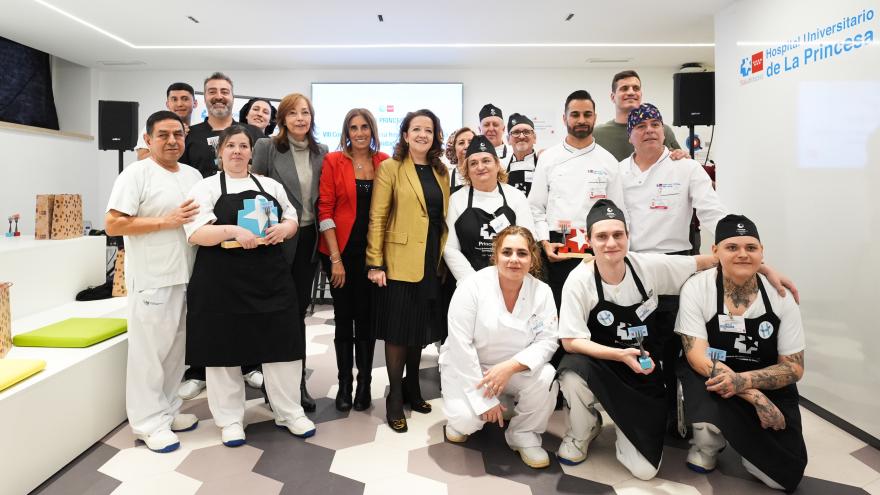 La consejera Fátima Matute en la gran final del VII concurso de cocina hospitalaria navideña Estrella Princesa