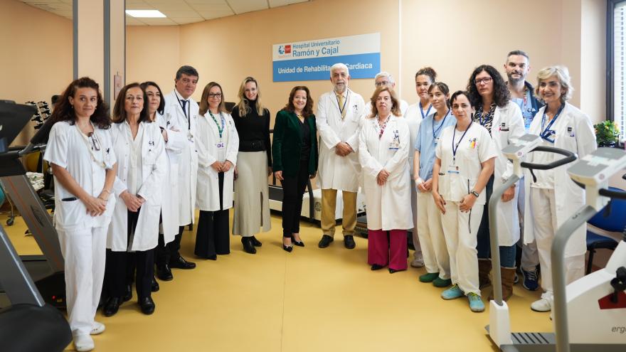 La consejera Fátima Matute durante su visita a la Unidad de Rehabilitación Cardiaca del Hospital Ramón y Cajal