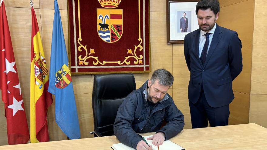 El consejero Miguel Ángel García Martín durante su visita a El Molar