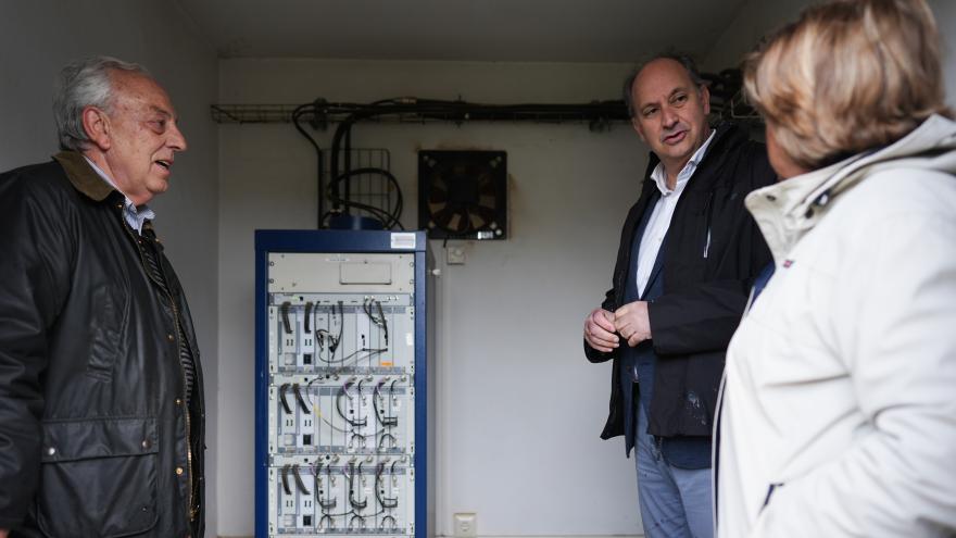 El consejero Miguel López-Valverde durante su visita a Villar del Olmo