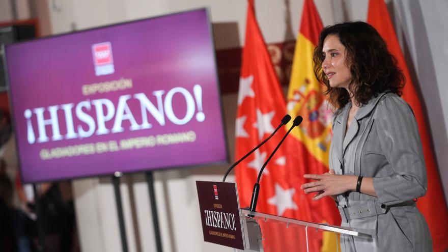 La presidenta Isabel Díaz Ayuso durante la inauguración de la exposición ¡Hispano! Gladiadores en el Imperio Romano