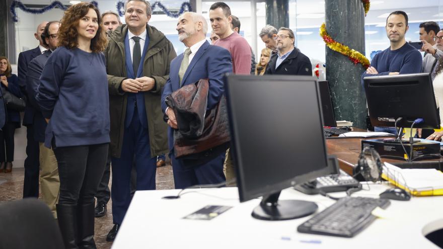 ISABEL DÍAZ AYUSO VISITA LA ASOCIACIÓN GREMIAL DE AUTO-TAXI DE MADRID