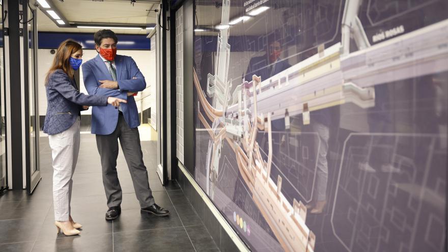 David Pérez en la estación de Metro de Cuatro Caminos