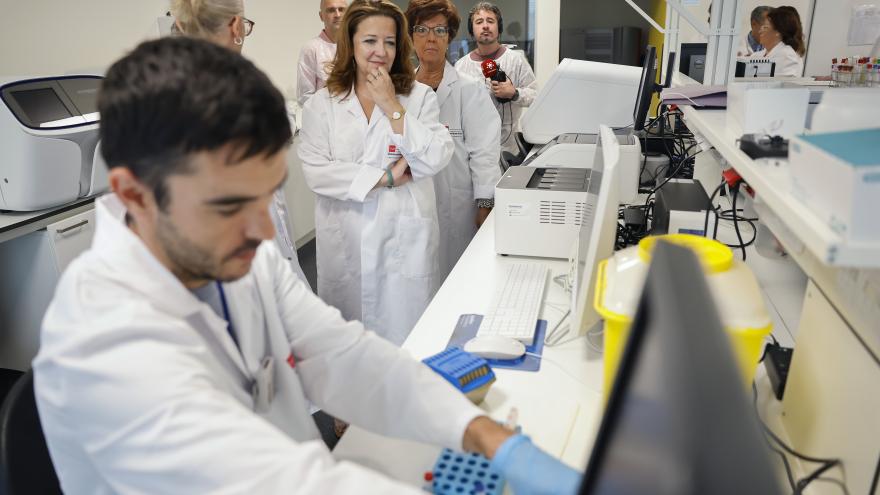 La consejera Fátima Matute durante su visita al Laboratorio Regional de Salud Pública