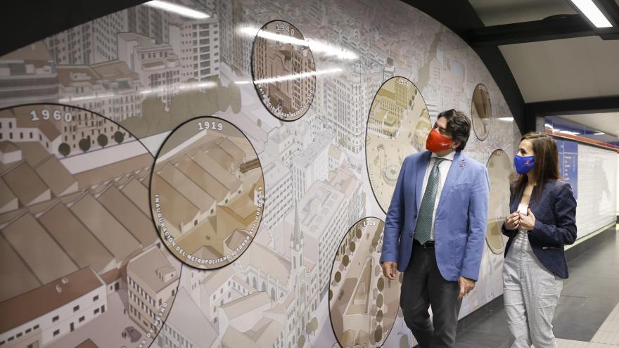 David Pérez en la estación de Metro de Cuatro Caminos