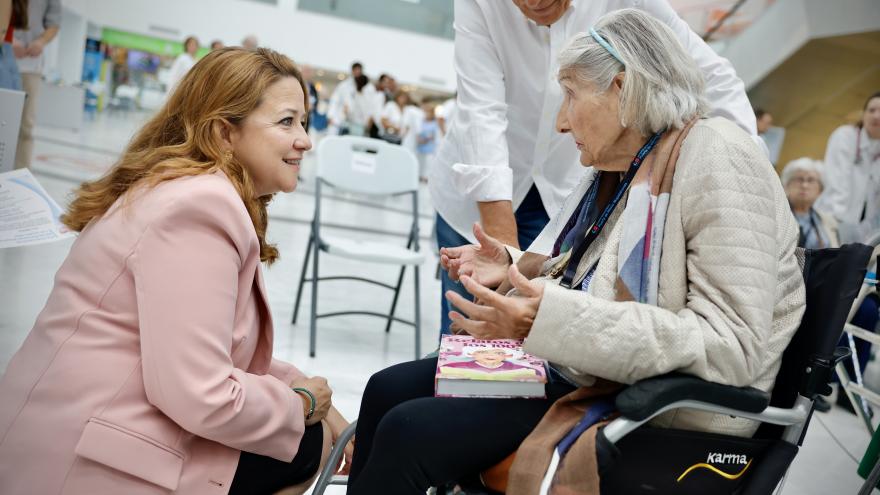 La consejera Fátima Matute en el Hospital Puerta de Hierro Majadahonda