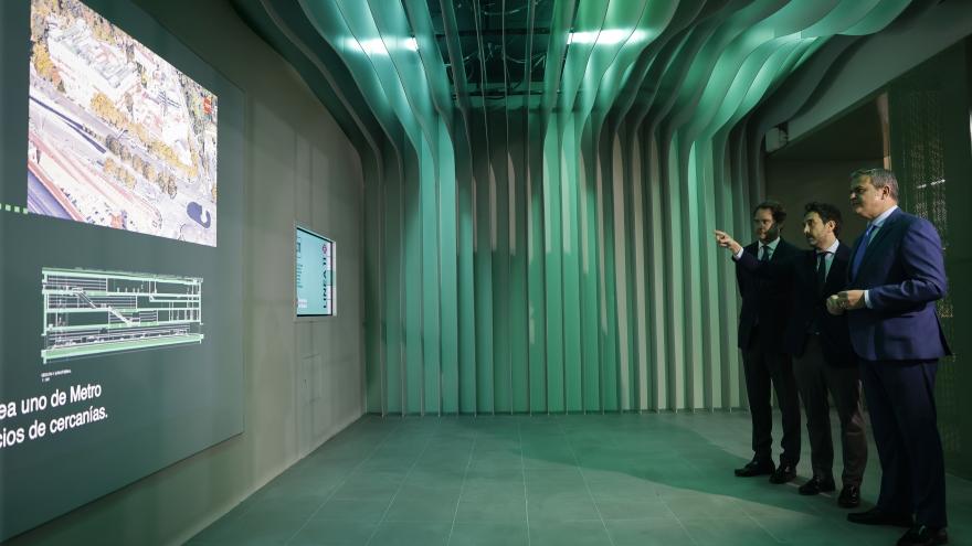 El consejero Jorge Rodrigo en la estación de Metro de Atocha