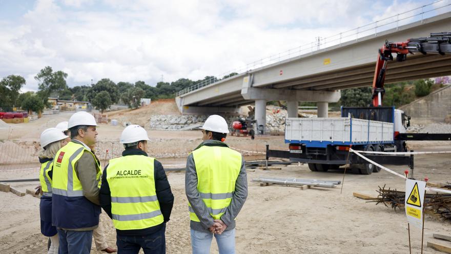 El consejero Jorge Rodrigo durante su visita a Aldea del Fresno