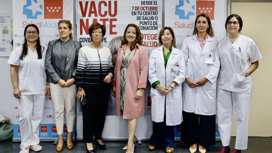 La consejera Fátima Matute durante su visita a una consulta de Enfermería del Centro de Salud Somosaguas en Pozuelo de Alarcón