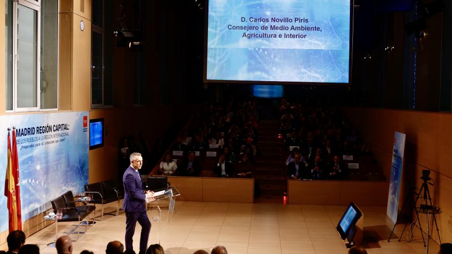 El consejero Carlos Novillo durante la jornada Madrid región capital de los pueblos a la región internacional