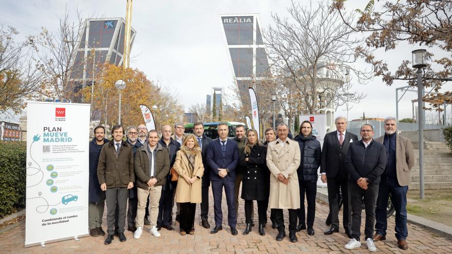 El consejero Carlos Novillo durante la presentación de las ayudas de la Comunidad de Madrid a la electromovilidad y el achatarramiento de vehículos