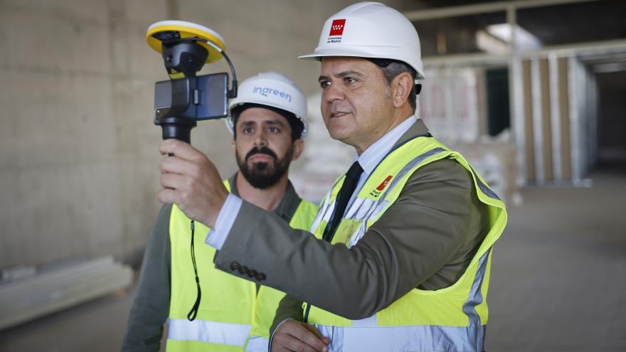 El consejero Jorge Rodrigo ha visitado las obras del intercambiador de transporte de Valdebebas