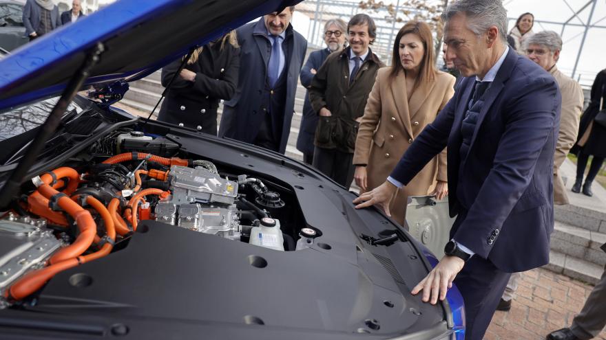 El consejero Carlos Novillo durante la presentación de las ayudas de la Comunidad de Madrid a la electromovilidad y el achatarramiento de vehículos