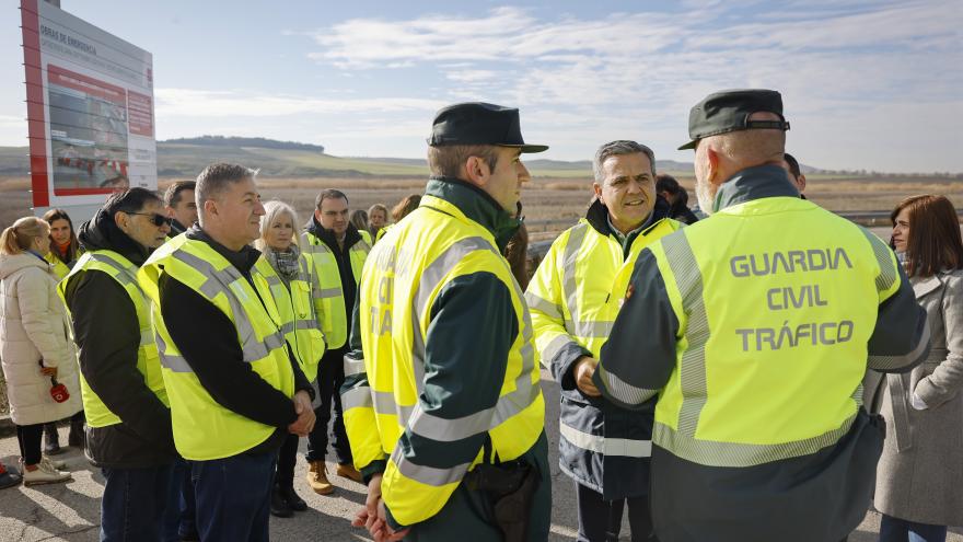 El consejero Jorge Rodrigo durante su visita a las obras de reparación del puente sobre el Arroyo Culebro