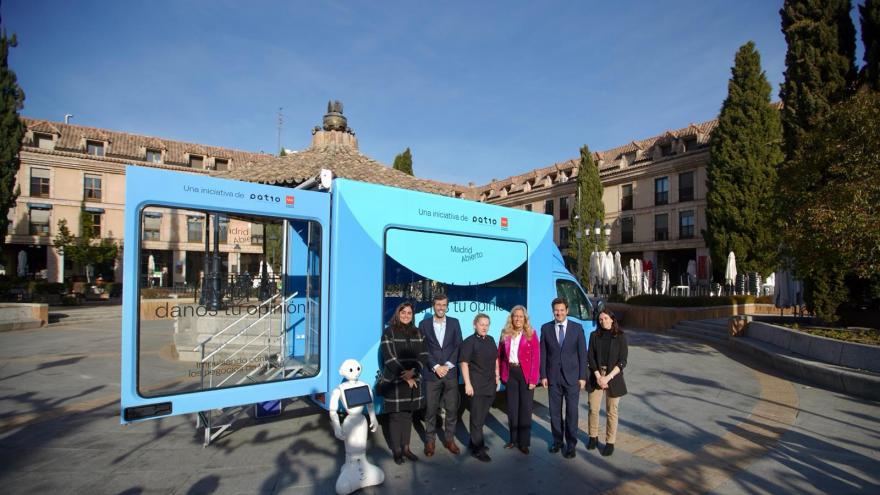 La consejera Rocío Albert durante su visita a Las Rozas de Madrid