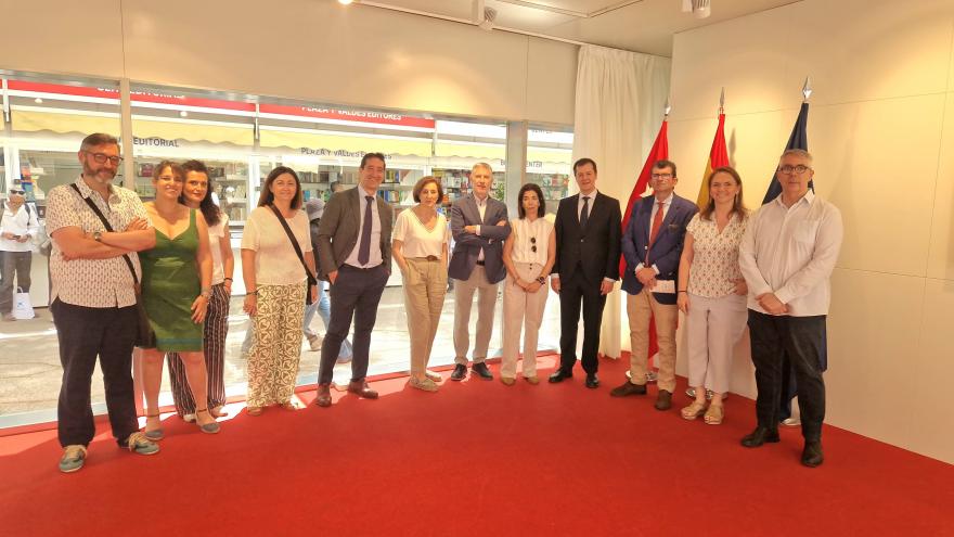 El viceconsejero Luis Martín en la inauguración oficial de la Feria del Libro de Madrid