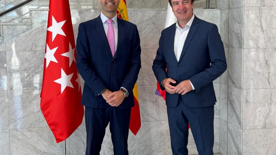 El consejero Emilio Viciana en Tres Cantos para presentar el proyecto del nuevo colegio público