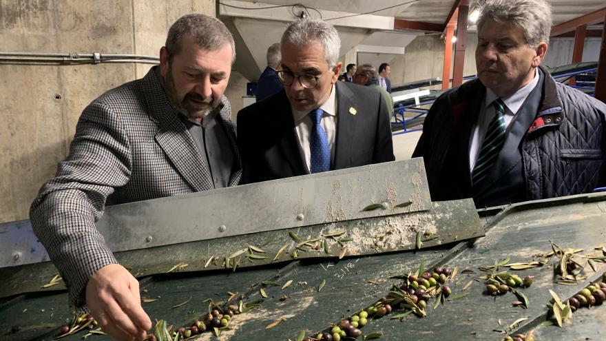 Carlos Izquierdo visita la cooperativa RECESPAÑA