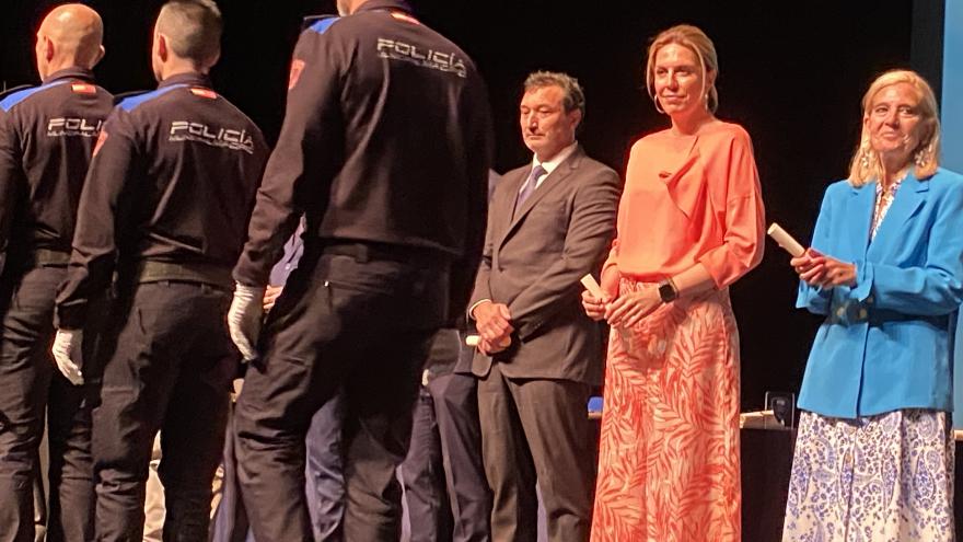El director Pedro Ruiz Escobar durante la entrega de los diplomas de ascenso de las Policías Locales
