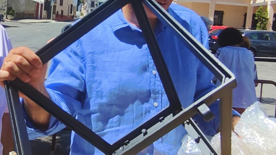 El consejero de Administración Local y Digitalización del Gobierno regional, Carlos Izquierdo, durante su visita a Brea de Tajo